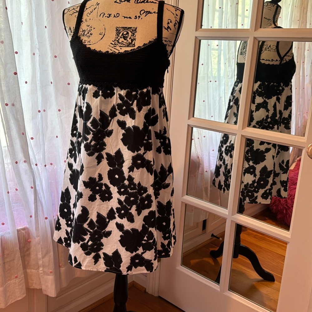 Ann Taylor crochet floral dress black white LOFT 2 lace sphaghetti strap wedding